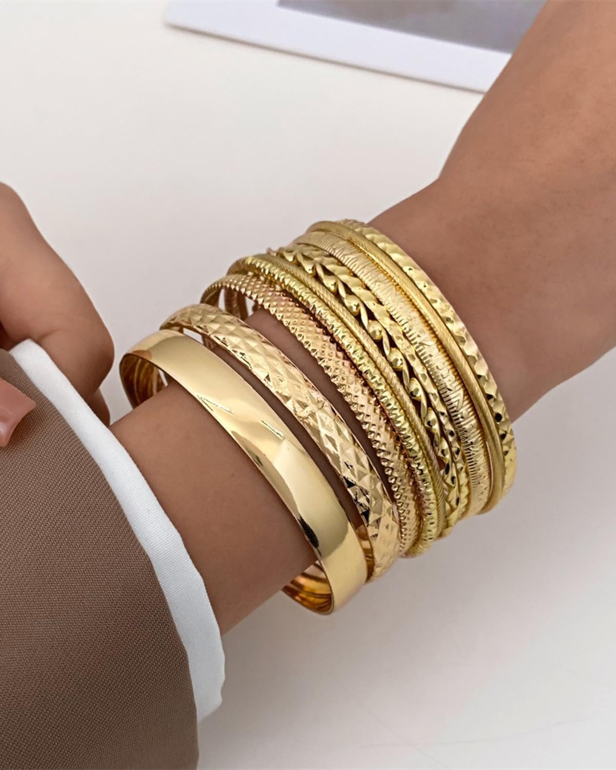 10Pcs Set di braccialetti rigidi in oro, Braccialetti Lucidi impilabili Indiani Confezione Multipla Braccialetti avvolgenti Bigiotteria per donne per feste di nozze